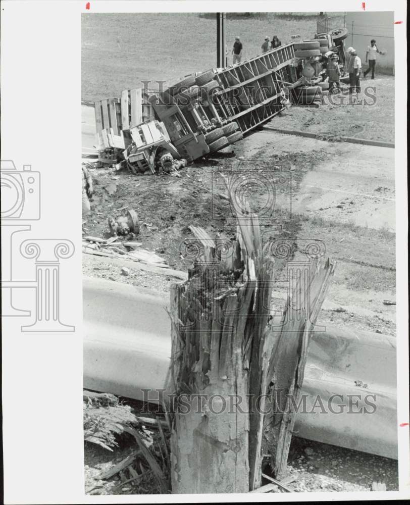 1979 Press Photo Truck Overturned in Accident on West Loop North, Houston- Historic Images