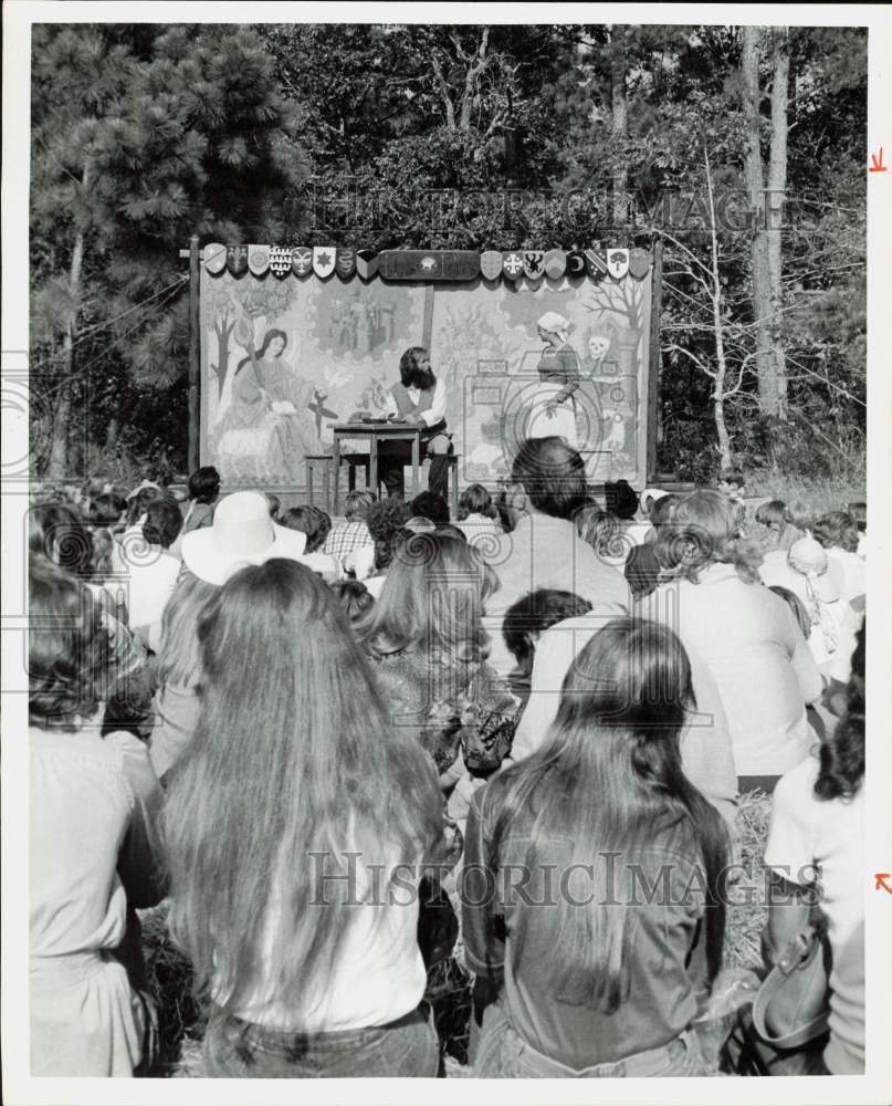 1976 Press Photo Performance at Texas Renaissance Festival - hpa89776- Historic Images