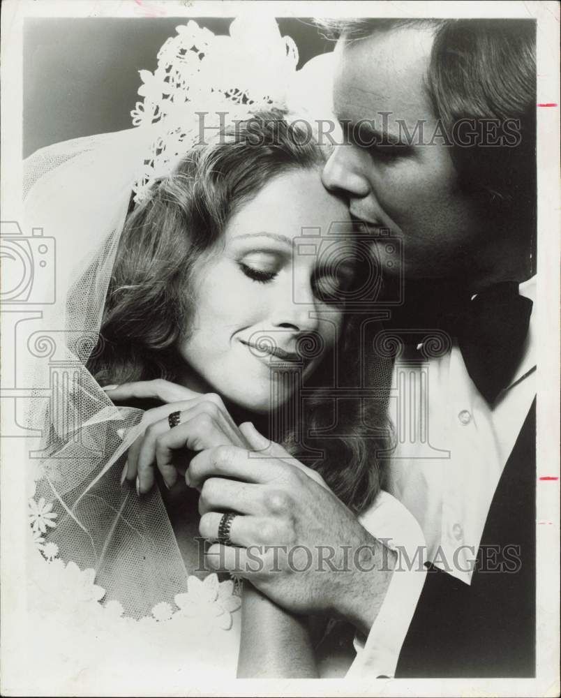 1975 Press Photo Bride &amp; Groom on Wedding Day - hpa89787- Historic Images