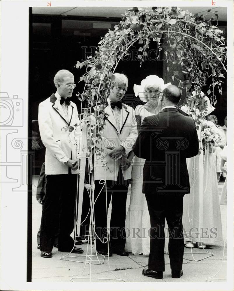 1975 Press Photo Wedding at Houston Arboretum, Mary Rooney and Mark Lehmann- Historic Images