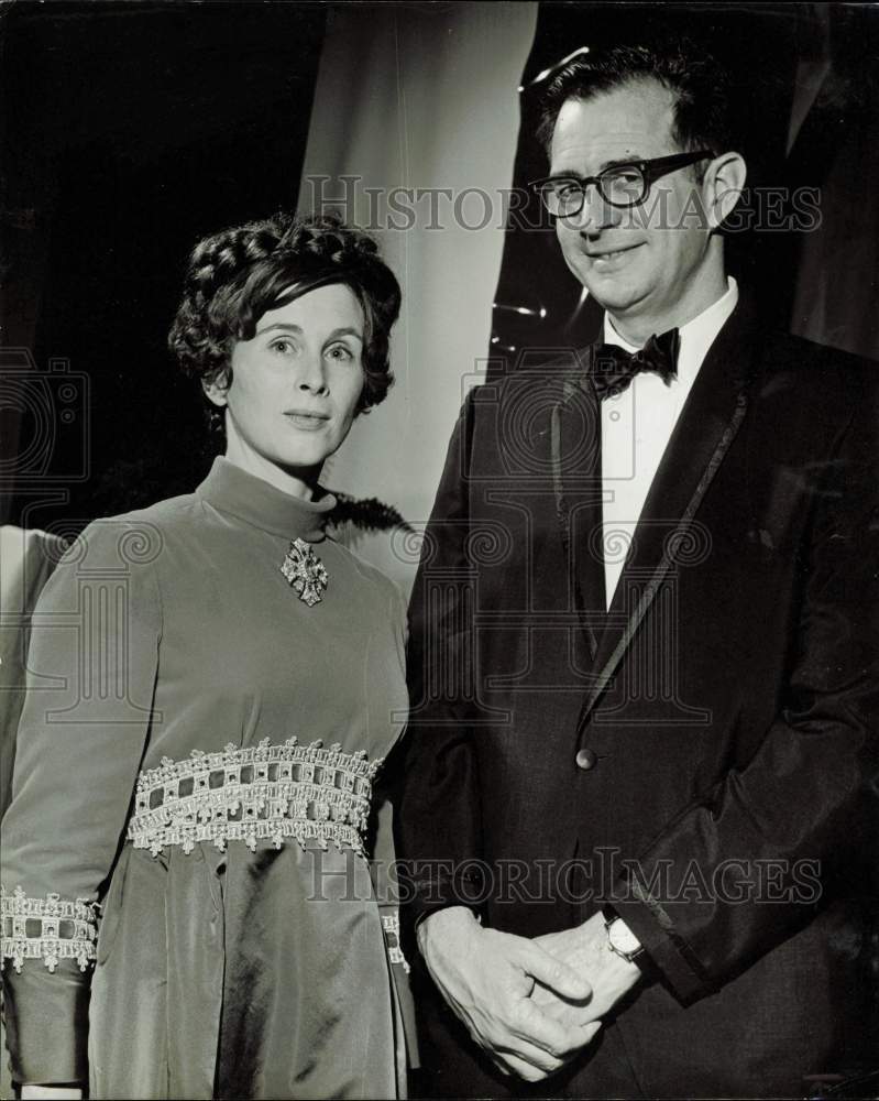 1969 Press Photo Mr. and Mrs. Risher Randall in the Emerald Room, Houston- Historic Images