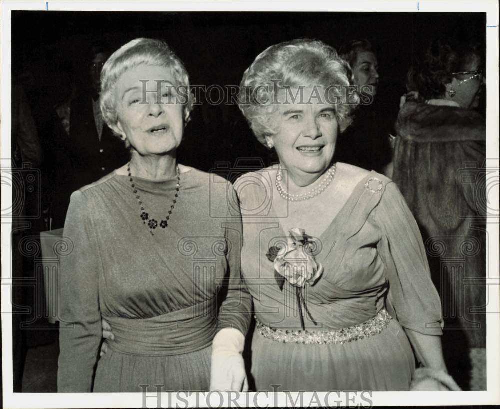 1975 Press Photo Mrs. Louis Lobit &amp; Friend at Formal Event - hpa89884- Historic Images