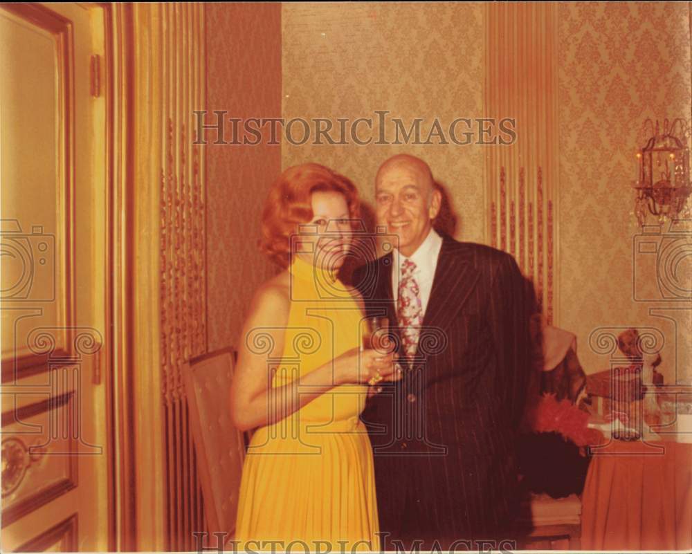 1973 Press Photo Marty Brodnax, Wife of Architect with Dr. E.L. Wagner- Historic Images