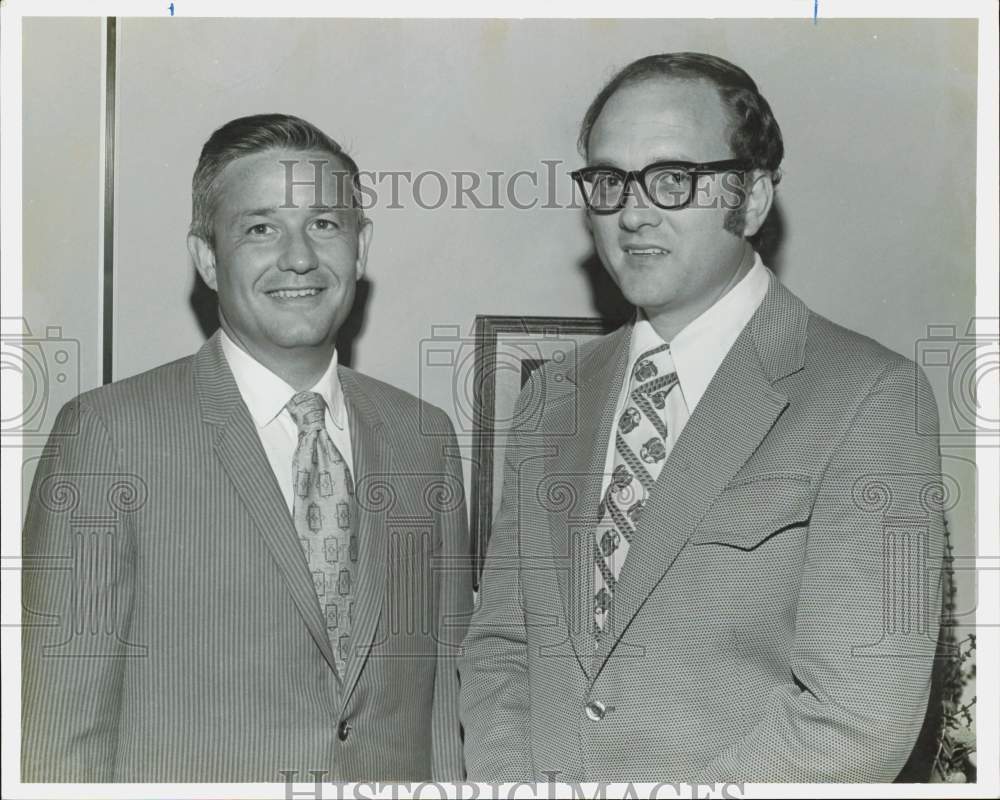 1973 Press Photo Bobby Moody with Sonny Martini Who Purchased the Seahorse Hotel- Historic Images