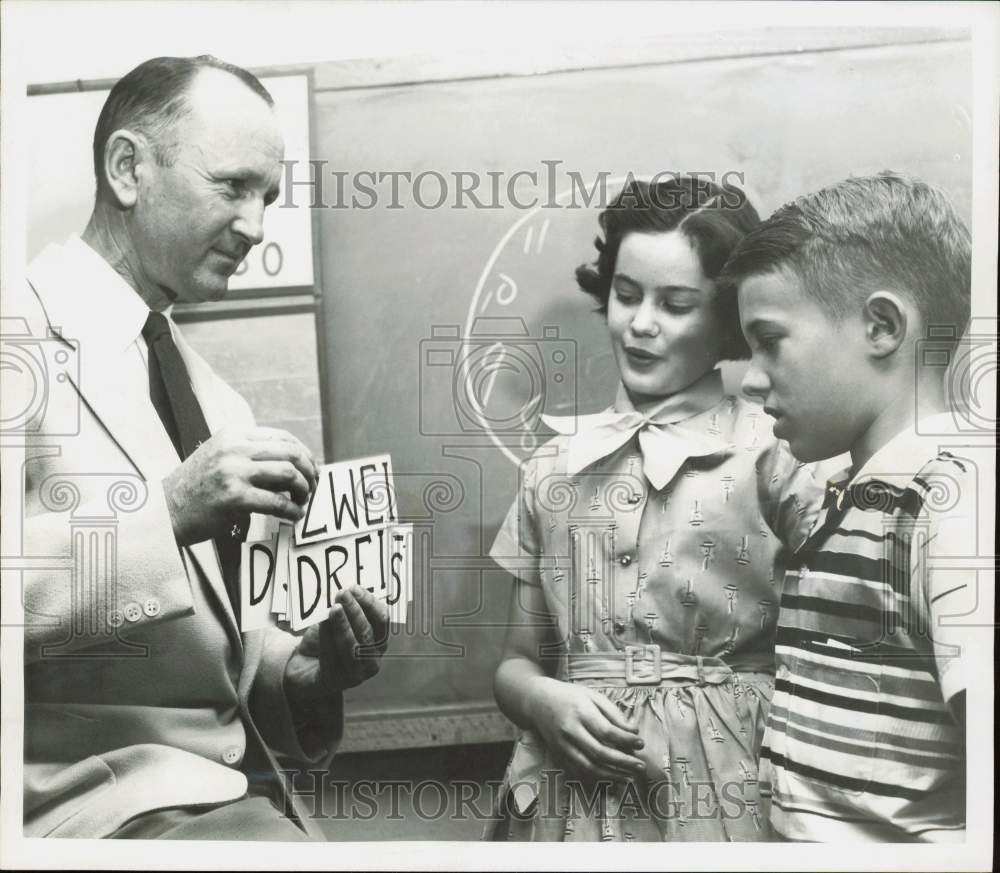 1956 Press Photo Students Learn German With Cards At Rice Institute - hpa90050- Historic Images