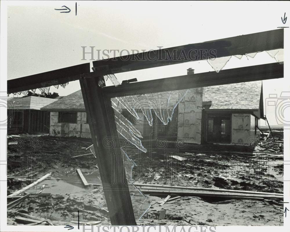 1978 Press Photo Broken Glass in Wreckage of Vandalized Home - hpa90076- Historic Images