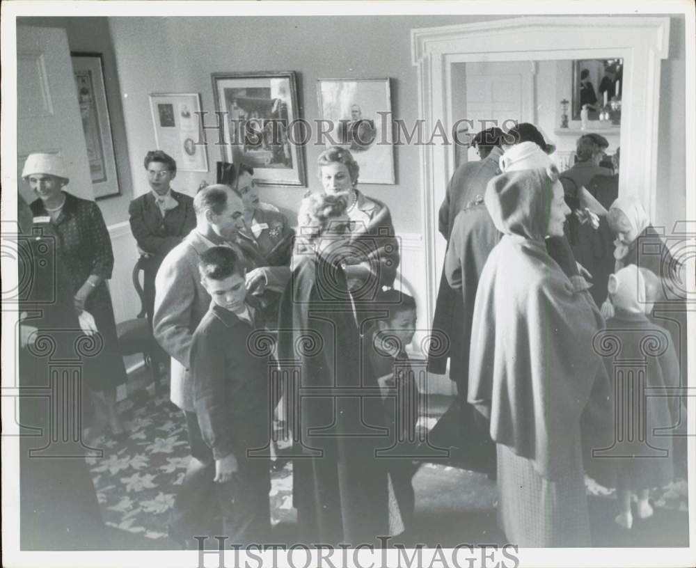 1961 Press Photo Guests at Varner-Hogg Plantation Event - hpa90124- Historic Images