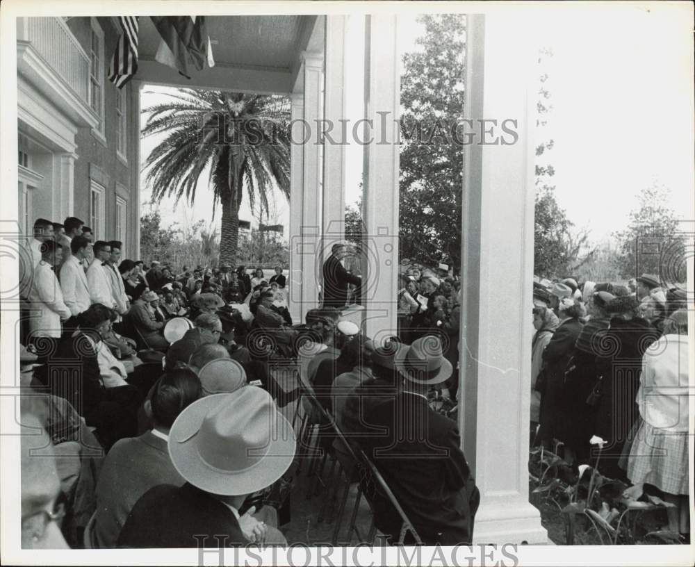 1961 Press Photo Guests at Varner-Hogg Plantation Event - hpa90125- Historic Images