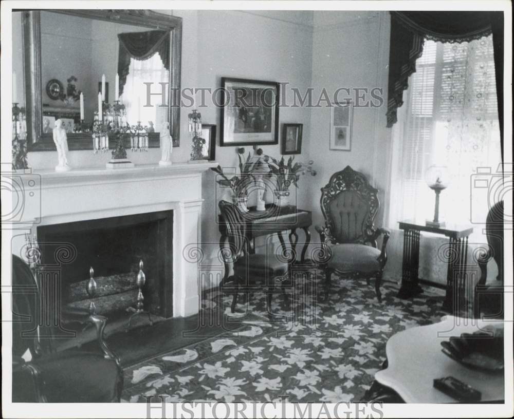 1961 Press Photo Room at Varner-Hogg Plantation House - hpa90135- Historic Images