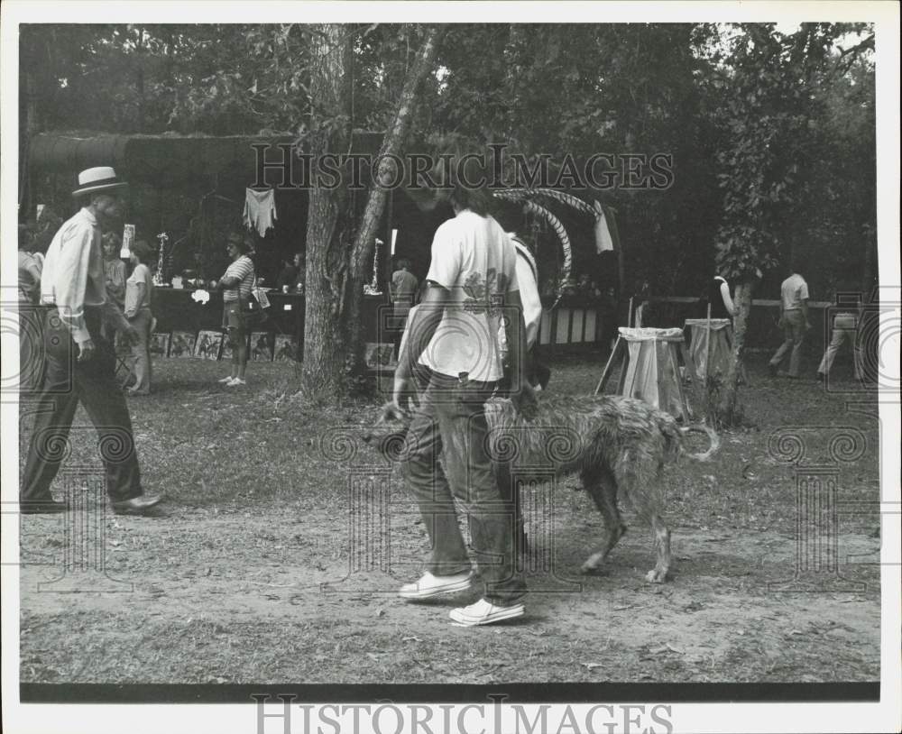 1976 Press Photo Texas Renaissance Festival - hpa90169- Historic Images