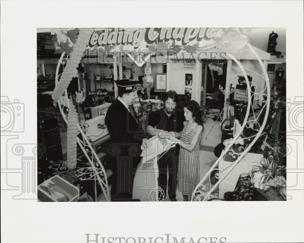 1985 Press Photo Wedding Chapel Ceremony - hpa90247- Historic Images