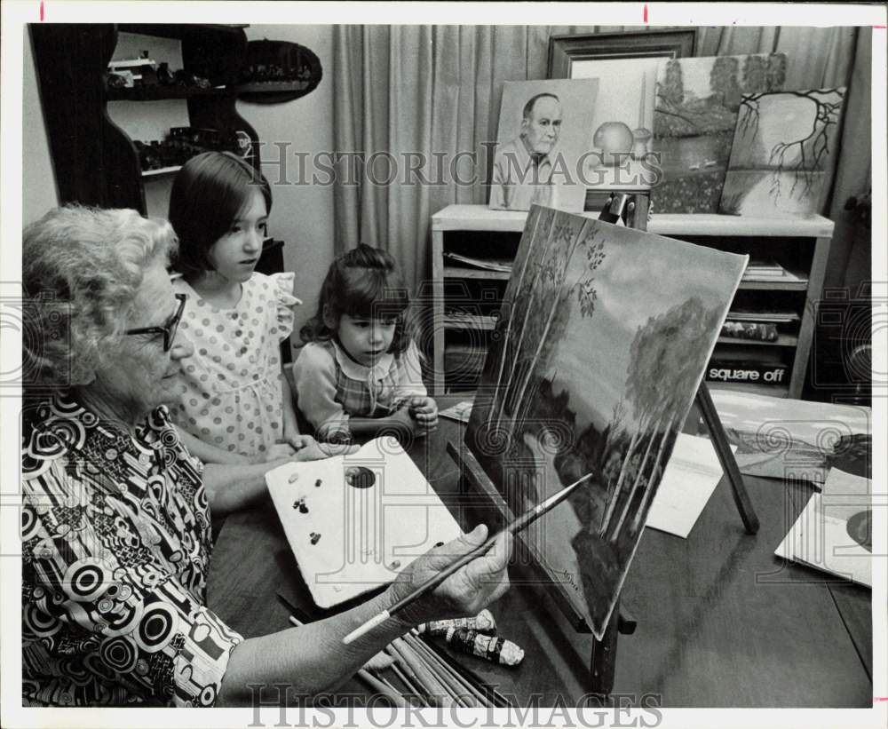 1974 Press Photo Effie Reeves Painting with Her Great Granddaughters in Houston- Historic Images