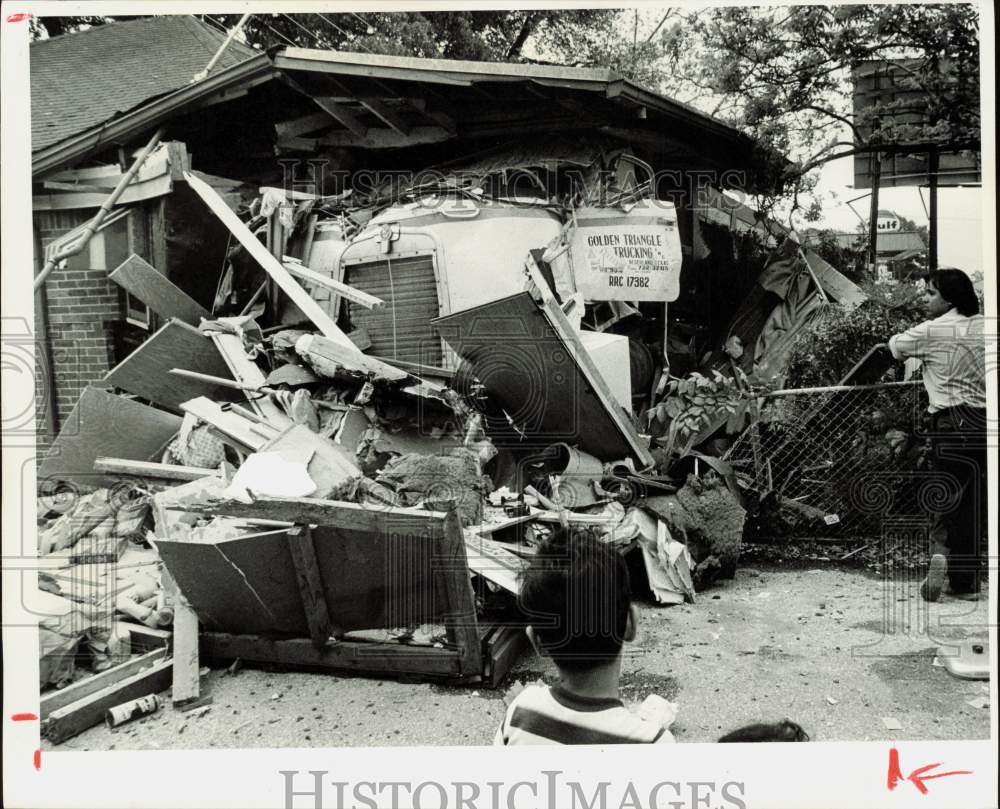 1978 Press Photo Truck That Crashed Into a Building in Houston, Texas- Historic Images