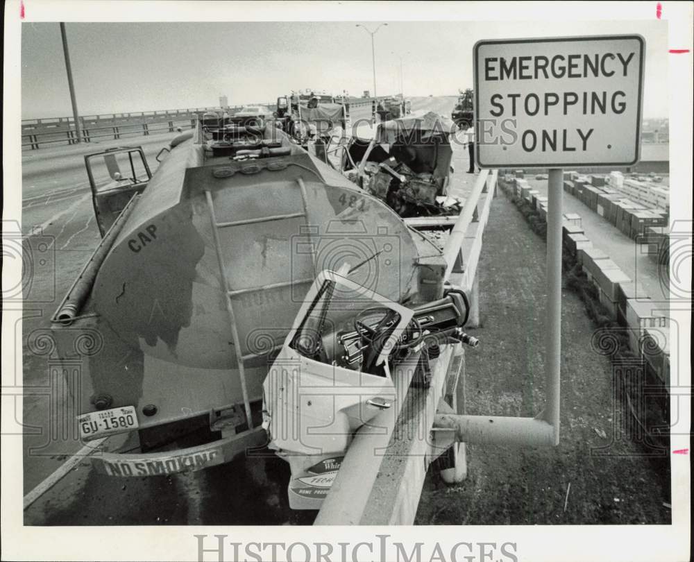 1977 Press Photo Wreckage of Accident at Ship Channel Bridge, Houston- Historic Images