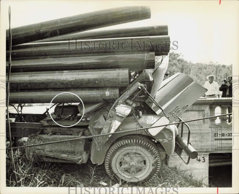 1967 Press Photo Metal Pipes Involved in Fatal Truck Accident, Houston- Historic Images