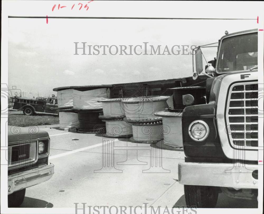 1977 Press Photo Truck Overturned in Accident on Katy Freeway, Houston- Historic Images