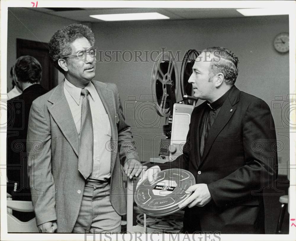 1972 Press Photo Sonny Wells and TSU Chaplain W. D. Salisbury - hpa90389- Historic Images