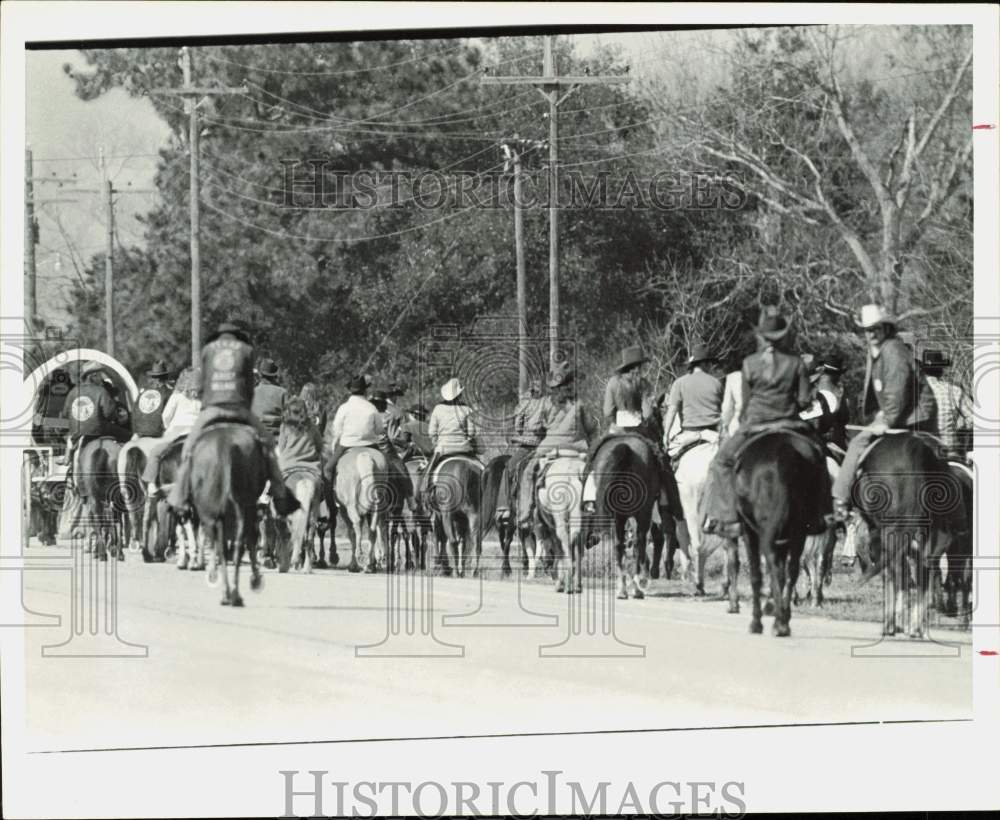 1974 Press Photo Trail Riders in Texas - hpa90403- Historic Images