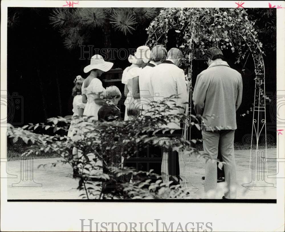 1975 Press Photo Wedding Held at Memorial Park, Houston - hpa90520- Historic Images