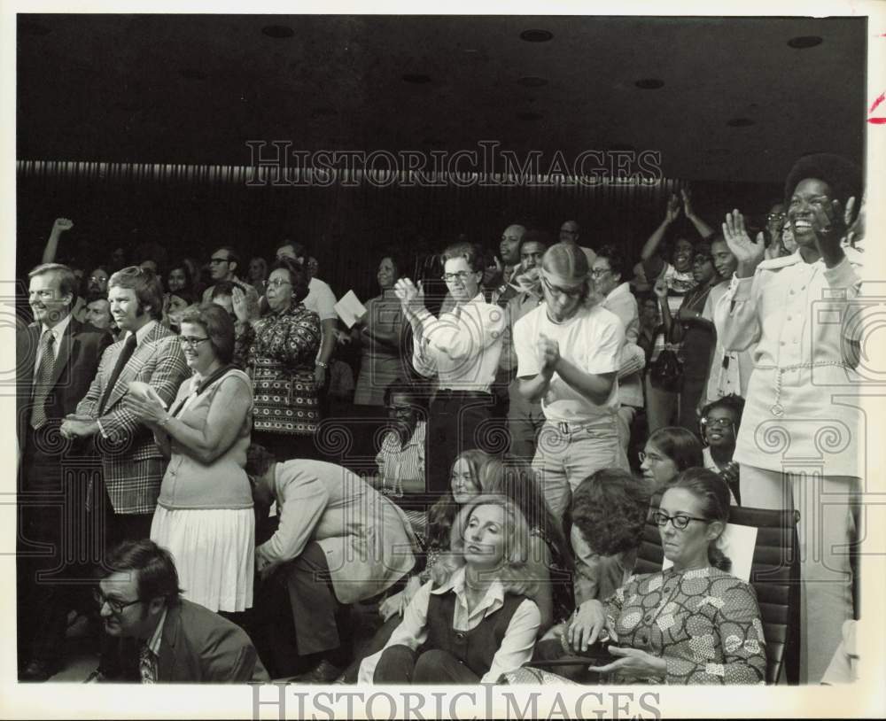 1971 Press Photo Houston School Board Gallery Applauds J. Don Boney - hpa90548- Historic Images