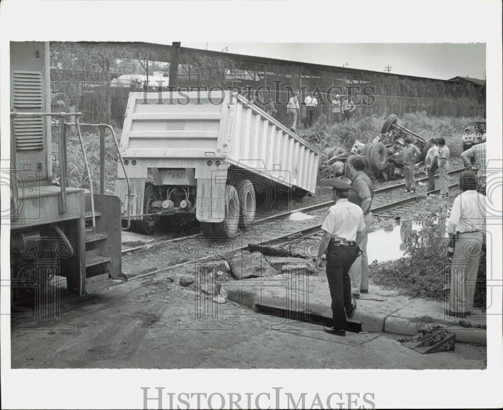 1979 Press Photo Truck Hit by HB&amp;T Locomotive, 500 Block of Runnels, Houston- Historic Images