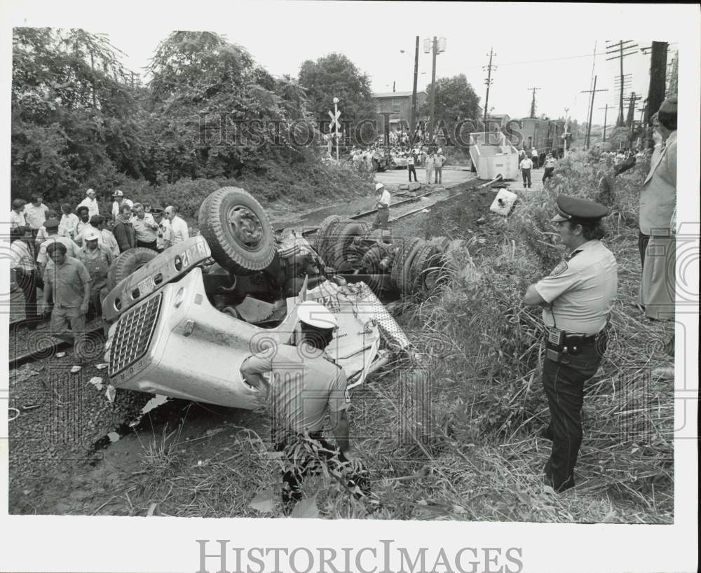 1979 Press Photo Truck Hit by HB&amp;T Locomotive on Runnels, Houston - hpa90558- Historic Images