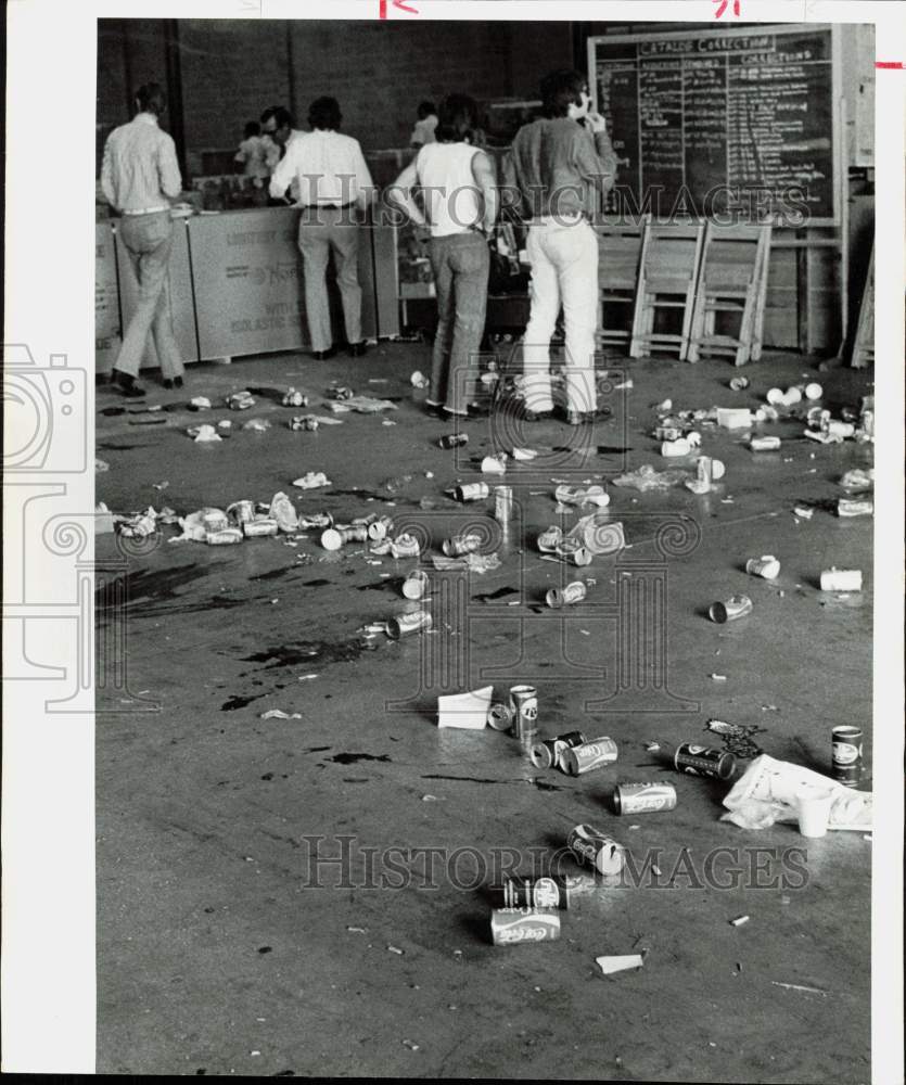 1973 Press Photo Aftermath of U.S. Customs Auction, Crown Warehouse - hpa90663- Historic Images