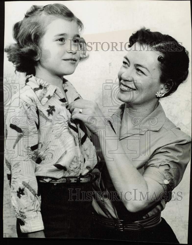 1957 Press Photo Daughter of Oilman River Reaves, Lissa &amp; Mother Mrs. Bogotski- Historic Images