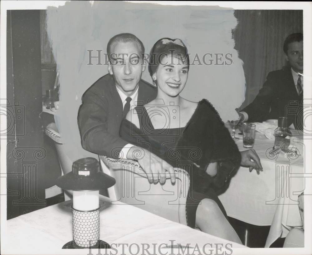 1961 Press Photo Henry McNally and Shirley Cavallera shown at Tidelands in Texas- Historic Images