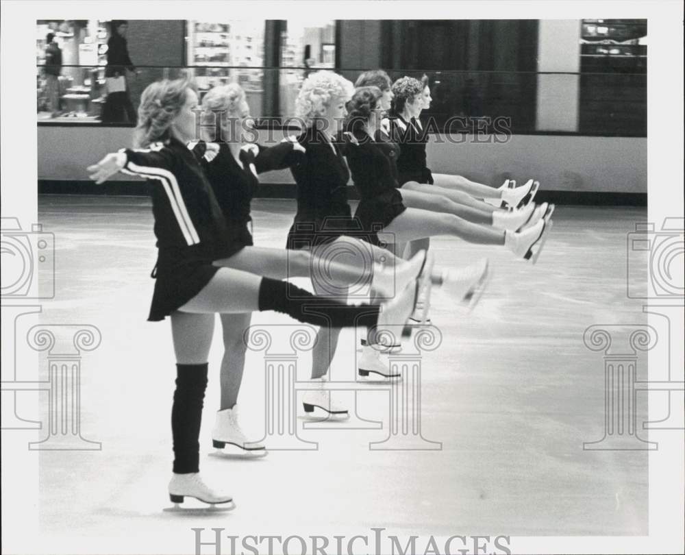 1983 Press Photo Dancing ice skaters, the Houstonettes. - hpa91163- Historic Images