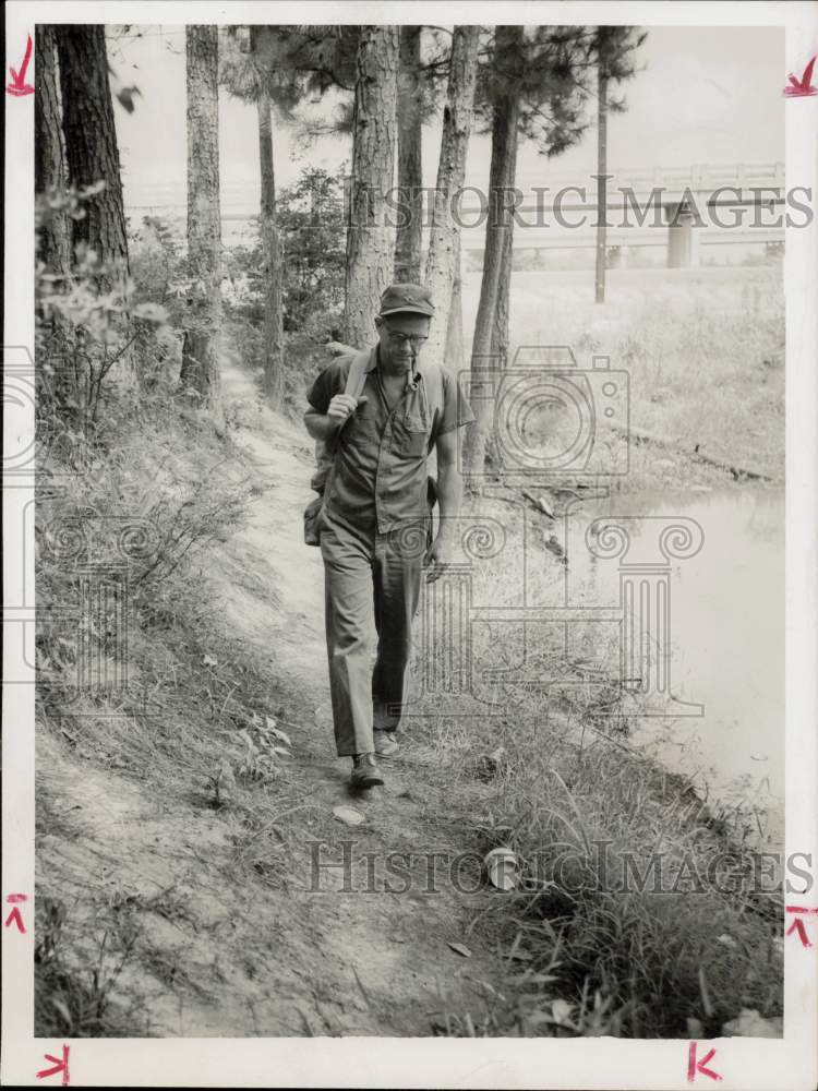 1963 Press Photo George Finley starts &#39;as crow flies&#39; hike to Washington, D.C.- Historic Images