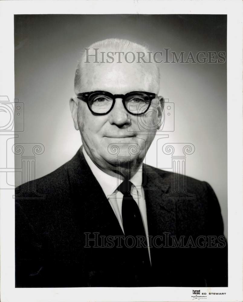 1960 Press Photo T.A. (Tom) Flanagan, A.Burke Haymes tax department director- Historic Images