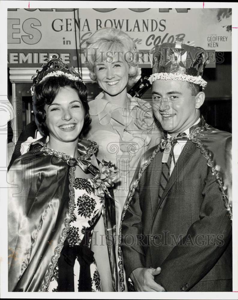 1962 Press Photo Elaine McKenna crowns Robert Rishers at premiere. - hpa91611- Historic Images