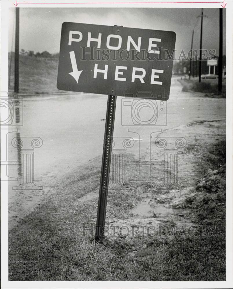 1973 Press Photo &#39;Phone Here&#39; sign near 610. - hpa91695- Historic Images