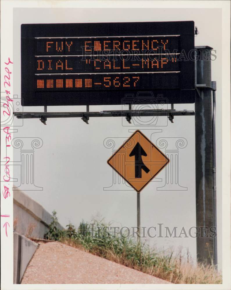 1994 Press Photo Texas Department of Transportation emergency information sign.- Historic Images