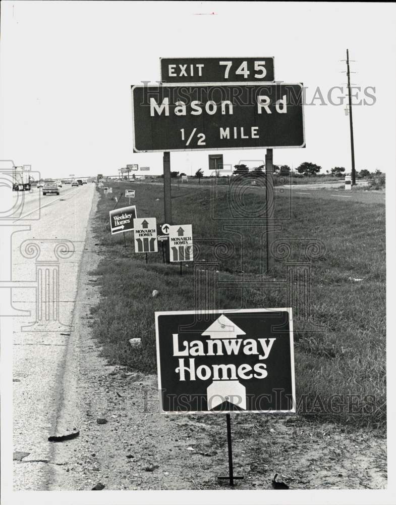 1980 Press Photo Sign-cluttered right of way signs. - hpa91756- Historic Images