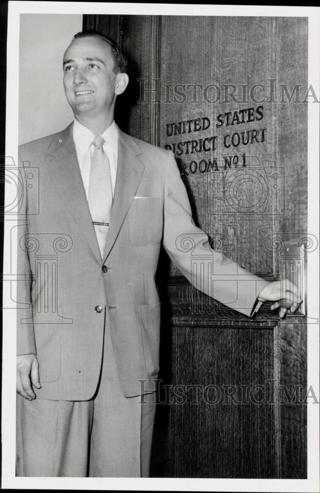 1955 Press Photo Ben Levy, Houston attorney, stands at U.S. District Court door.- Historic Images