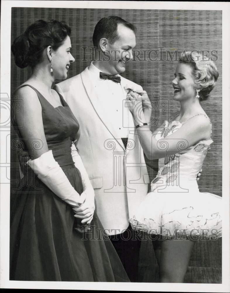 1957 Press Photo Dee Ford pins boutonniere on Raymond Brogniez lapel.- Historic Images