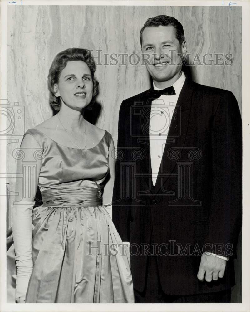 1963 Press Photo Mr. and Mrs. William Lloyd pose at event. - hpa91915- Historic Images