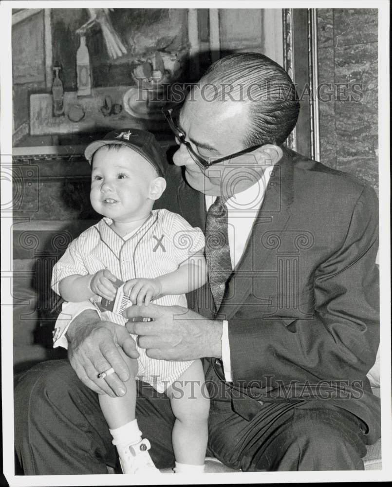 1967 Press Photo Ben and Michael McGuire, Astrodome season ticket holders.- Historic Images