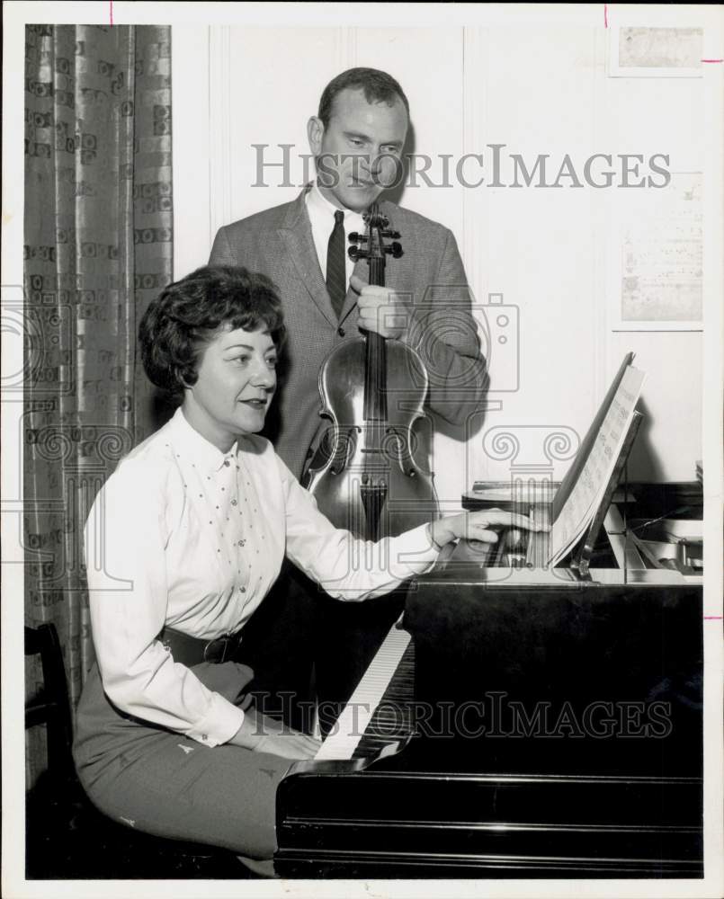 1962 Press Photo Pianist Moreland Kortkamp and violist Wayne Crouse practice.- Historic Images