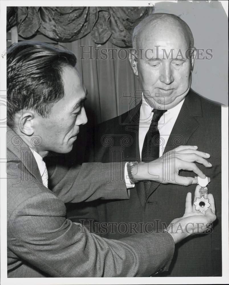 1960 Press Photo Myron M. Kinley and S. Yamashita at event. - hpa92104- Historic Images