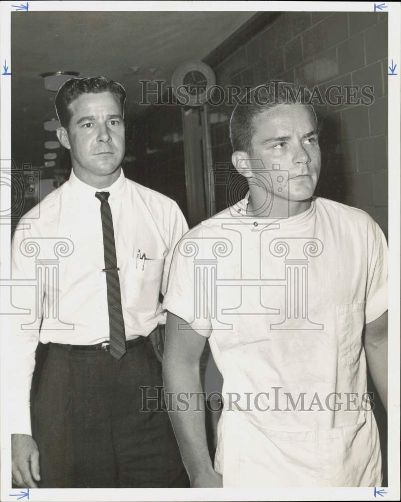 1961 Press Photo Charles Kief and Detective J.L. Marquis walk to lineup.- Historic Images