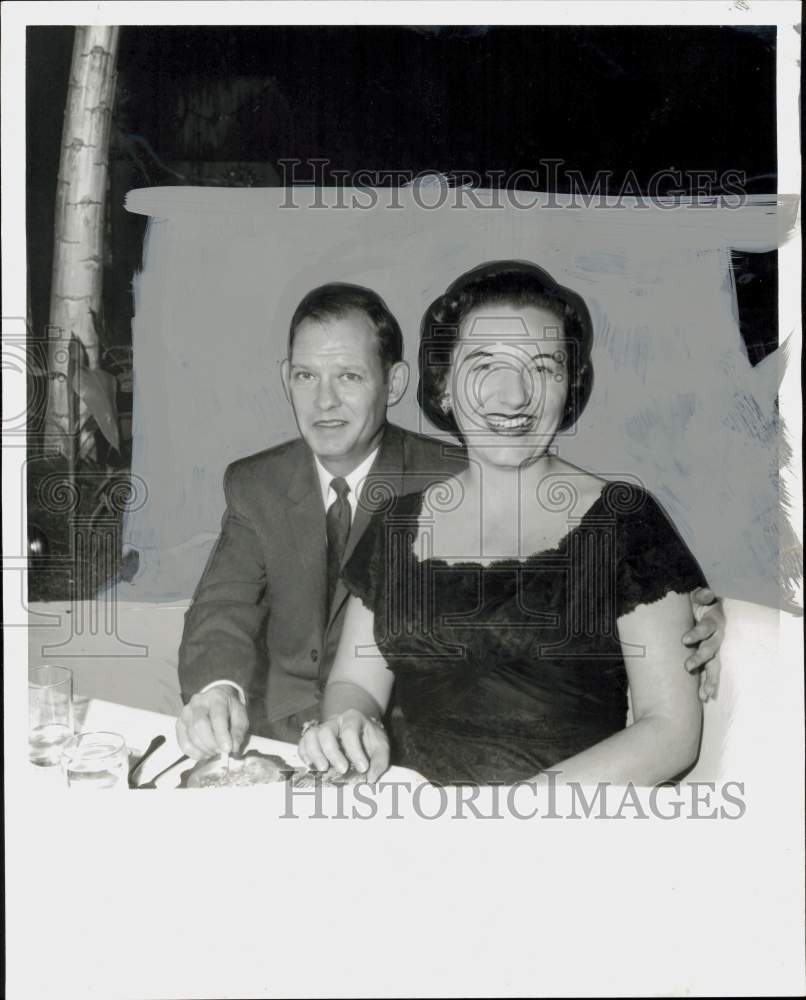 1960 Press Photo Theodore Kirchheimer, Houston attorney, and wife, at dinner.- Historic Images