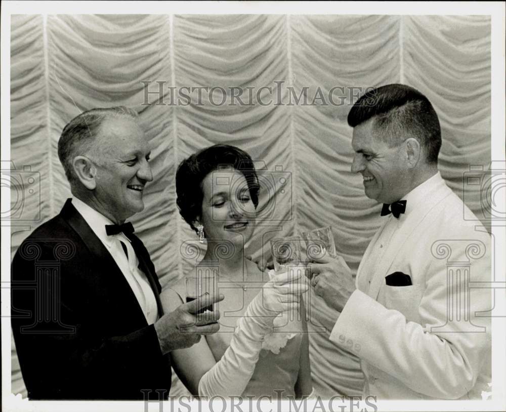 1965 Press Photo Renee Zellman, Steven Guess and Ausby Lee, toast at party.- Historic Images