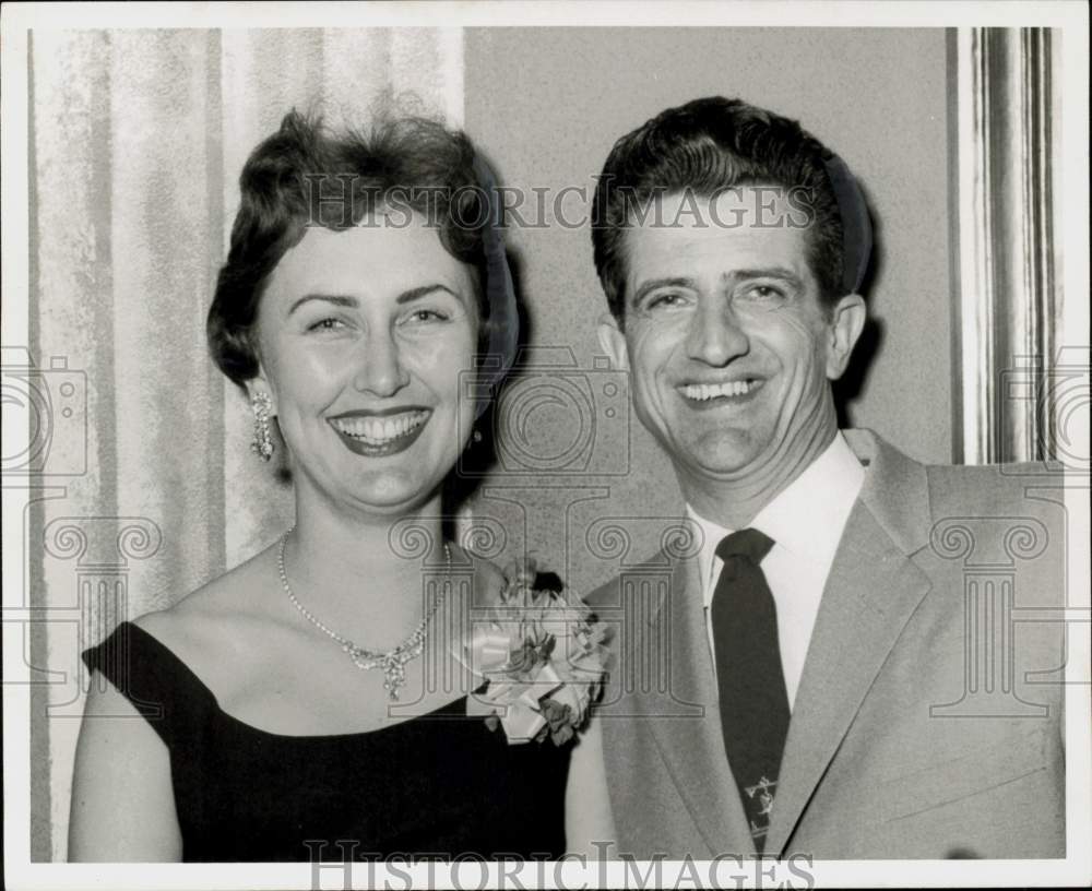 1960 Press Photo Houston photographer Bob Cole poses with wife. - hpa92209- Historic Images