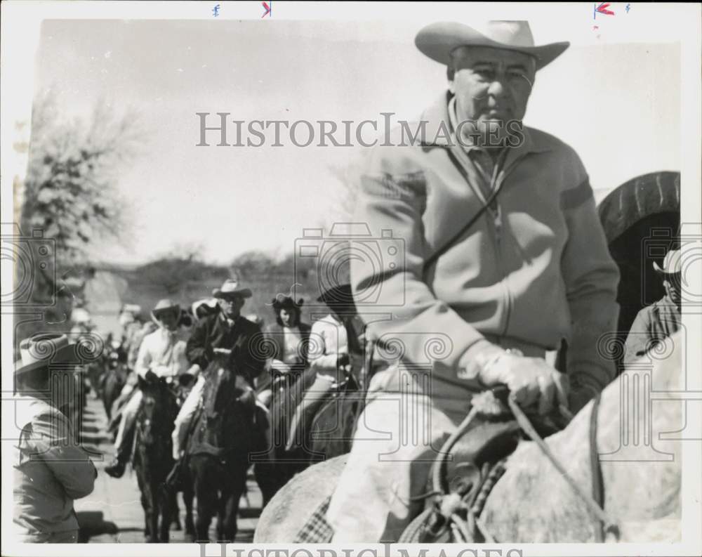 1964 Press Photo Reese Lockett, Brenham Mayor, rides horse in parade.- Historic Images