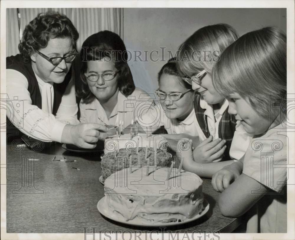 1964 Press Photo Mrs. Charles LeBlanc lights daughters&#39; birthday cake candles- Historic Images