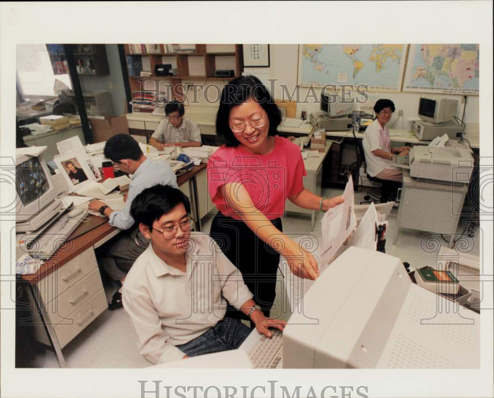 1993 Press Photo Catherine Lee and Sen Tian of U.S.-Asia News in Houston, Texas- Historic Images