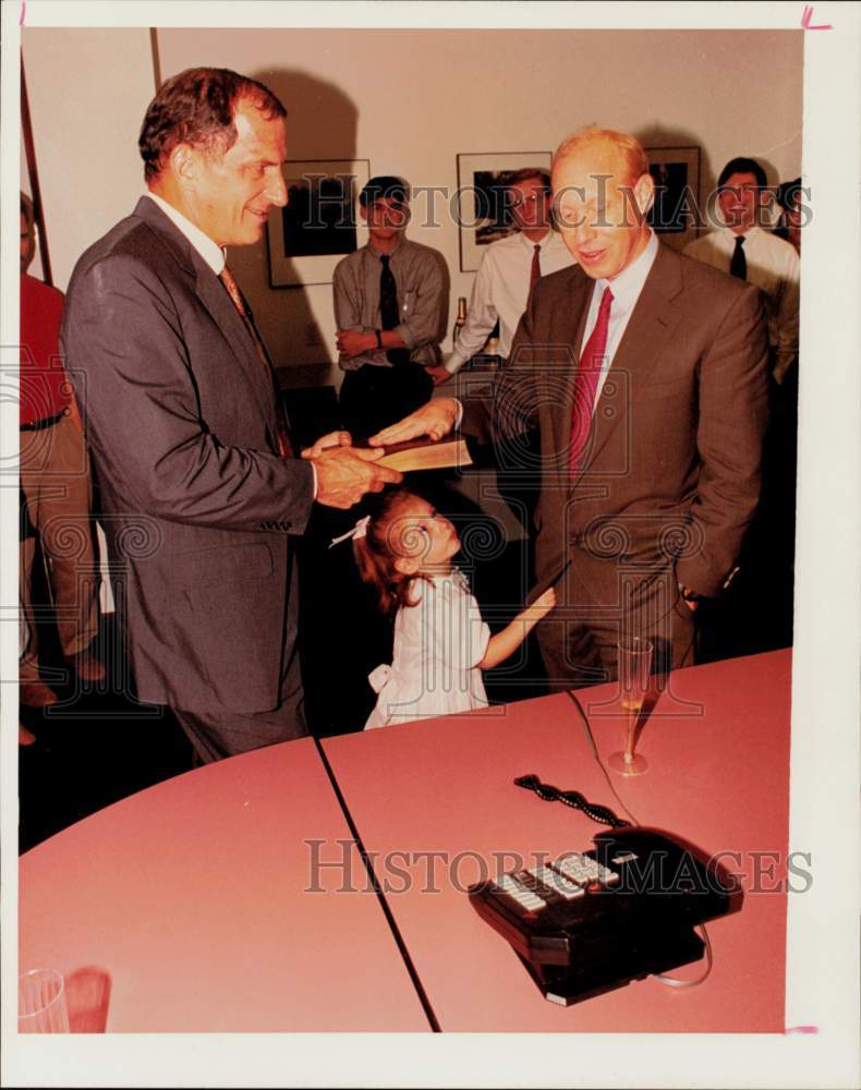 1993 Press Photo Elena White gives dad, William White, a tug during swearing in- Historic Images